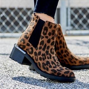 leopard print Vince Camuto Chelsea Boots Kelvivena
